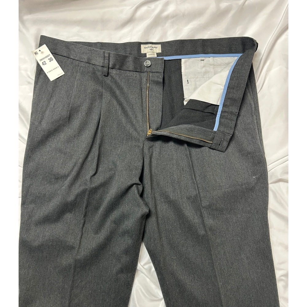 Dockers The Best Pressed Pleated Classic Fit Khaki Pants Charcoal NWT Mens 42x30 - Picture 3 of 16